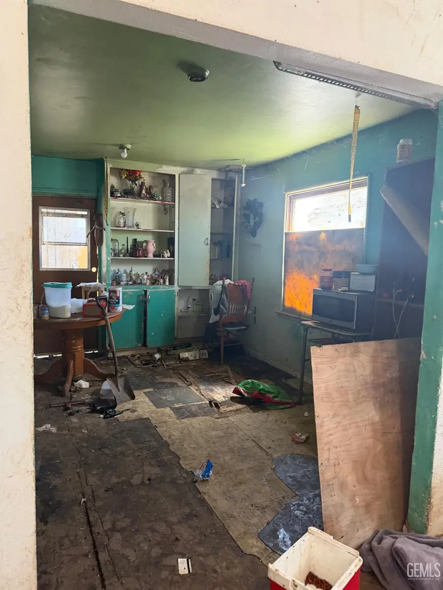 2417 E CALIFORNIA AVENUE, Bakersfield, CA 93307 - #2