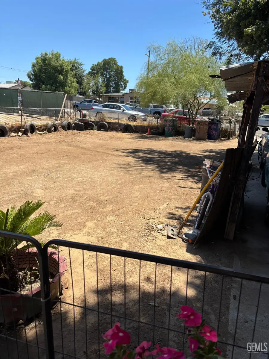 516 WATER STREET, Bakersfield, CA 93305 - #3