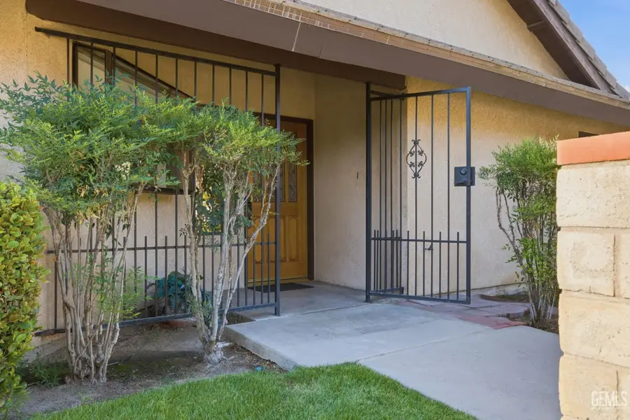 2323 EASTHILLS DRIVE #29, Bakersfield, CA 93306 - #3