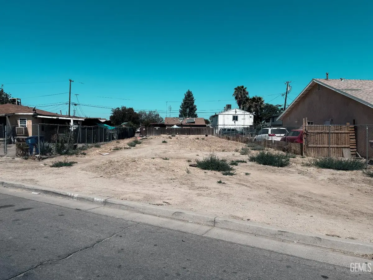 218 S BROWN STREET, Bakersfield, CA 93307 - #1