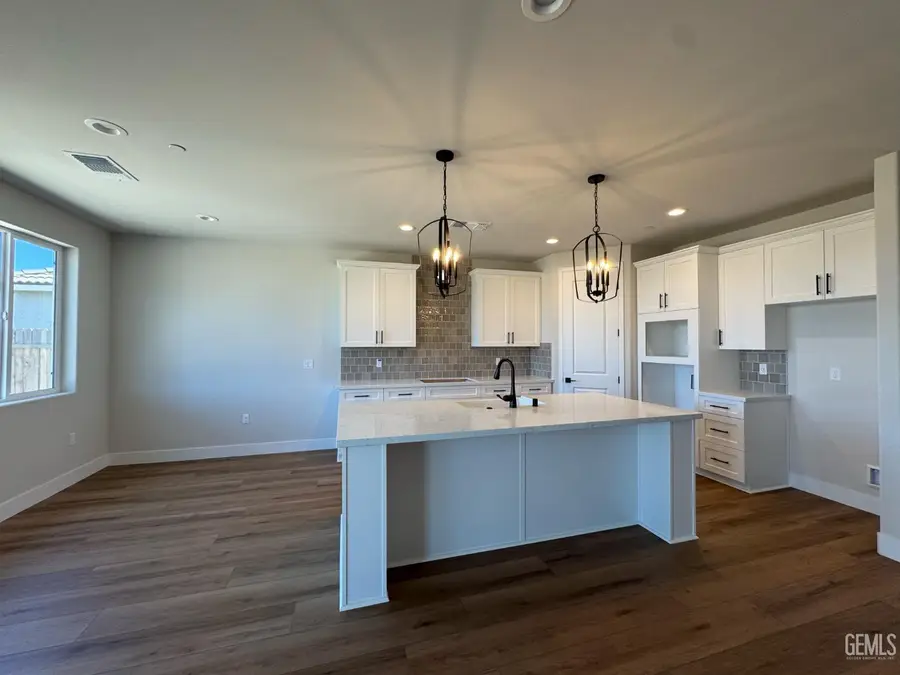 7308 GARRISON, Bakersfield, CA 93311 - #3