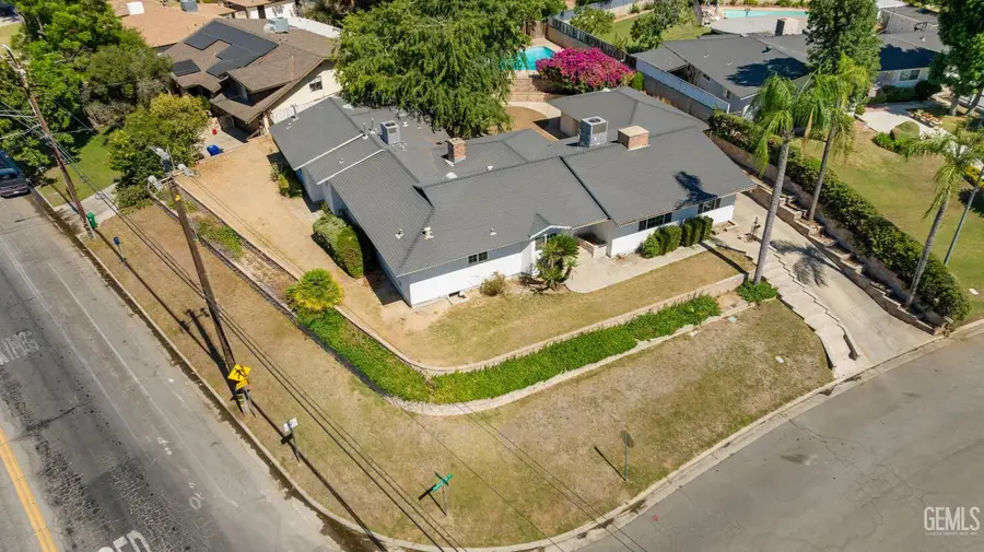 1800 COUNTRY CLUB DRIVE, Bakersfield, CA 93306 - #3