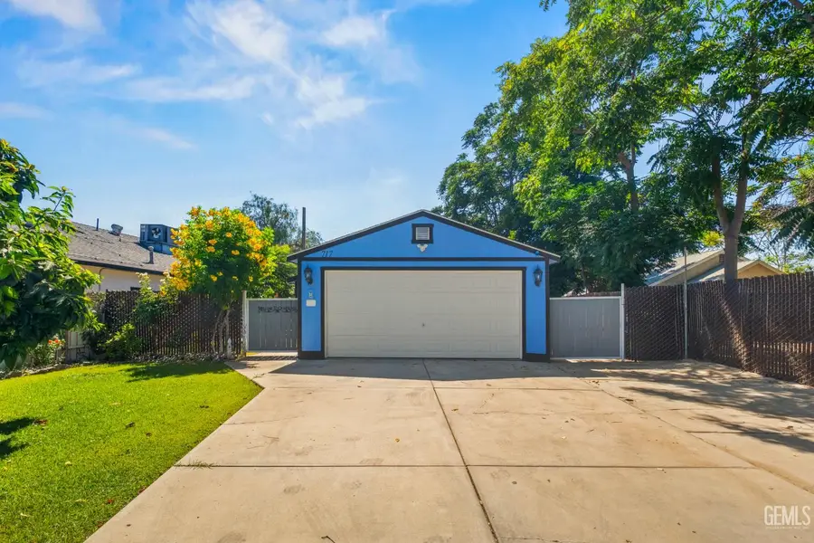 0 717 IRIS ST., Bakersfield, CA 93308 - #2
