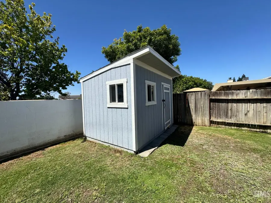 305 TANNER MICHAEL DRIVE, Bakersfield, CA 93308 - #2