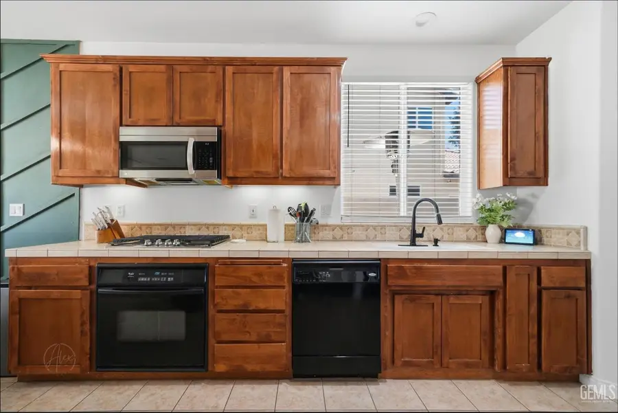 7214 SLEEPY LAGOON DRIVE, Bakersfield, CA 93312 - #3