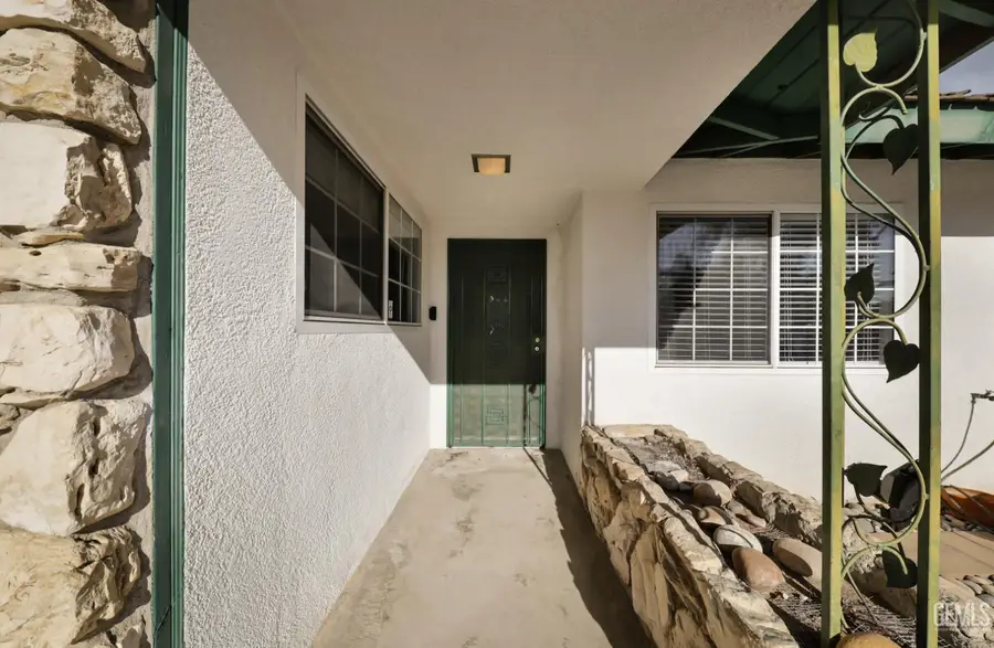 2817 DELBURN STREET, Bakersfield, CA 93304 - #3