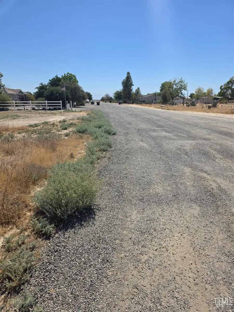 28102 CAROUSEL AVENUE, Taft, CA 93268 - #3