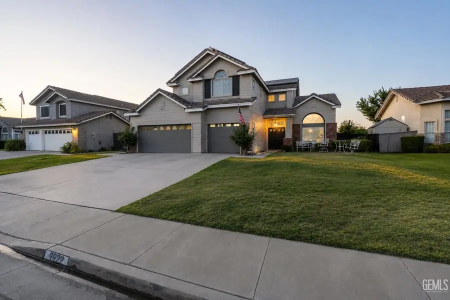 9922 BALVANERA AVENUE, Bakersfield, CA 93312 - #2
