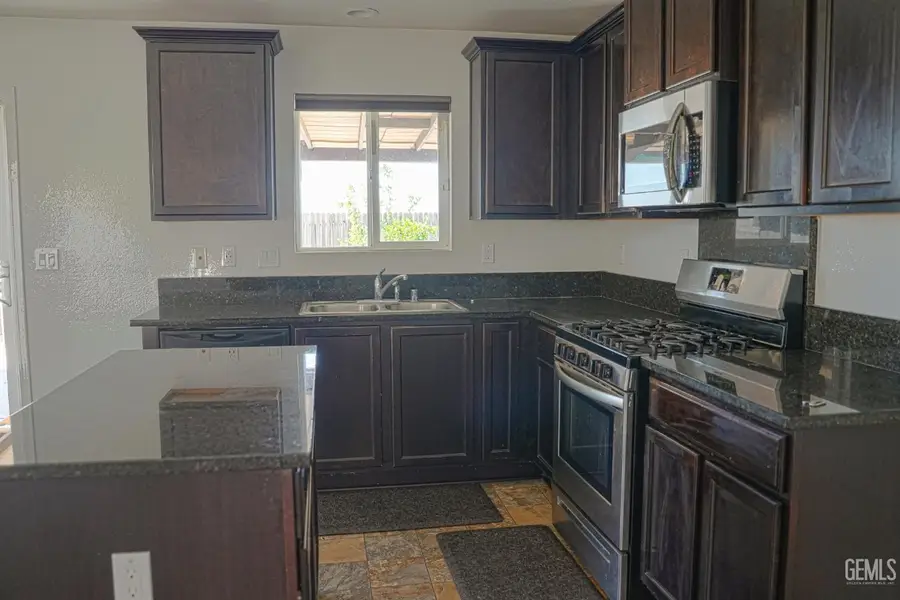 5725 WINNIPEG DRIVE, Bakersfield, CA 93313 - #2