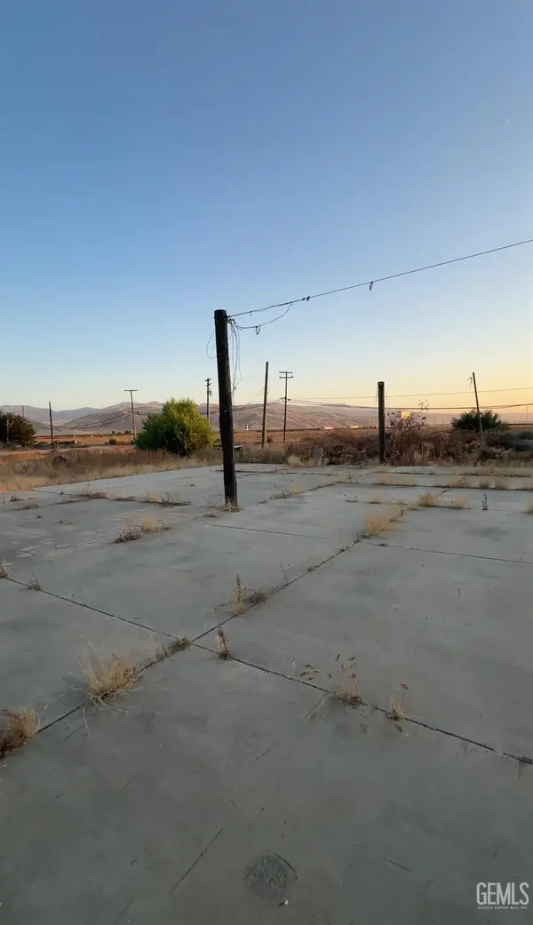 1901 W METTLER FRONTAGE ROAD, Bakersfield, CA 93313