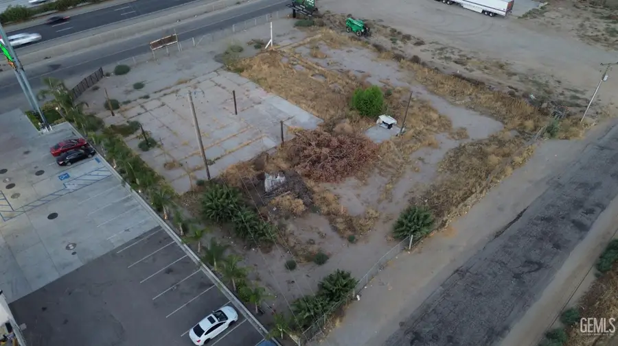 1901 W METTLER FRONTAGE ROAD, Bakersfield, CA 93313 - #2