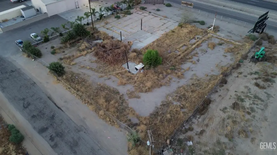 1901 W METTLER FRONTAGE ROAD, Bakersfield, CA 93313 - #3