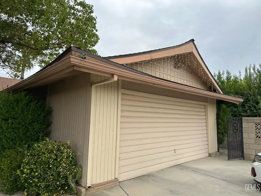 2901 SUMMIT CIRCLE, Bakersfield, CA 93306 - #2