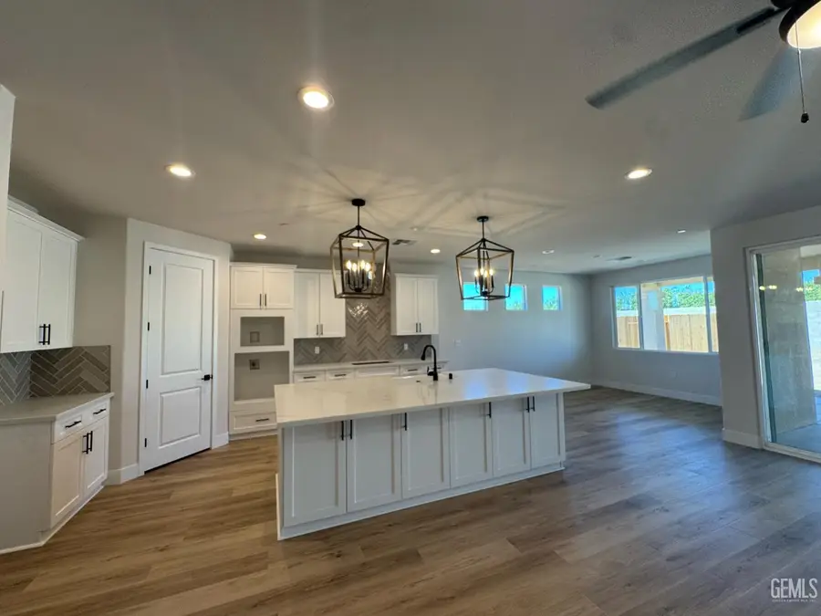 7725 DENMARSH STREET, Bakersfield, CA 93311 - #2