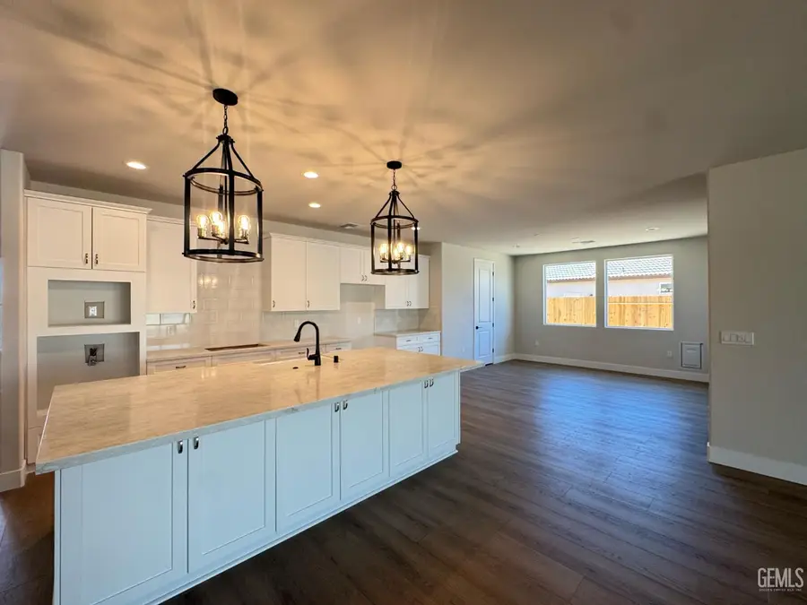 7719 DENMARSH, Bakersfield, CA 93311 - #2