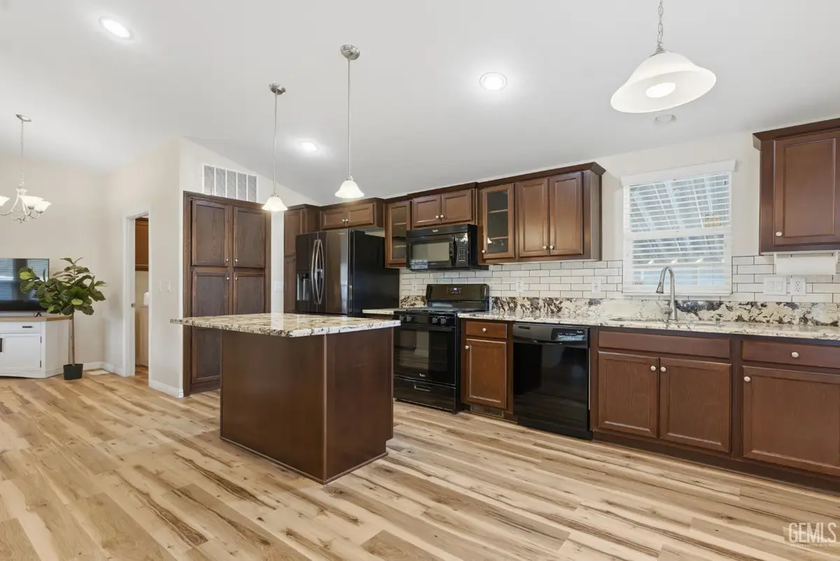 1225 TAFT HIGHWAY #5, Bakersfield, CA 93307 - #1