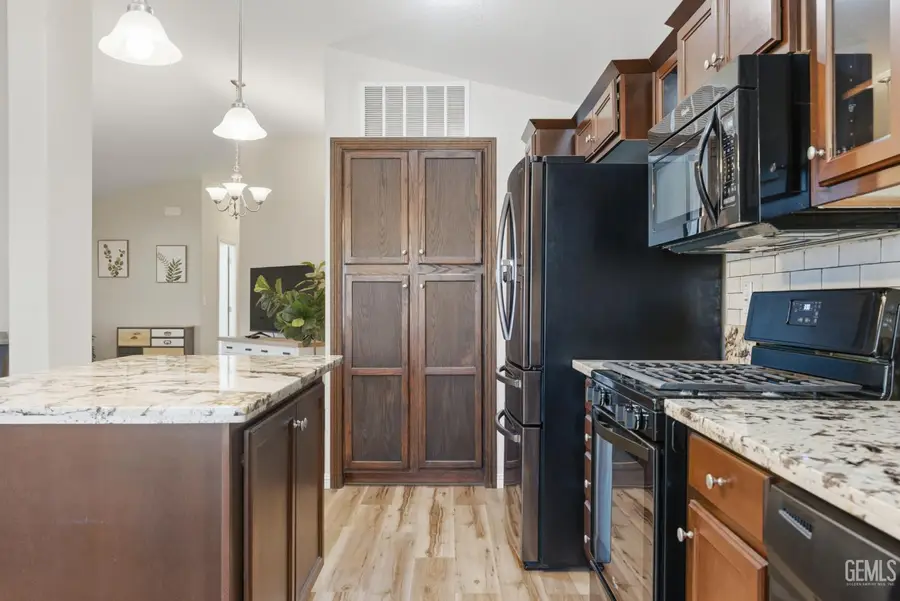 1225 TAFT HIGHWAY #5, Bakersfield, CA 93307 - #3