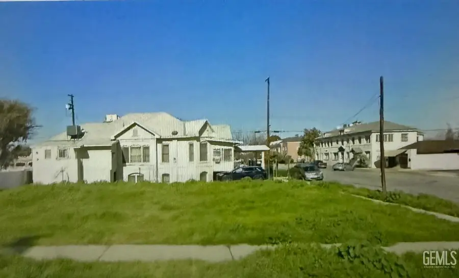 2100 17TH STREET, Bakersfield, CA 93301 - #2
