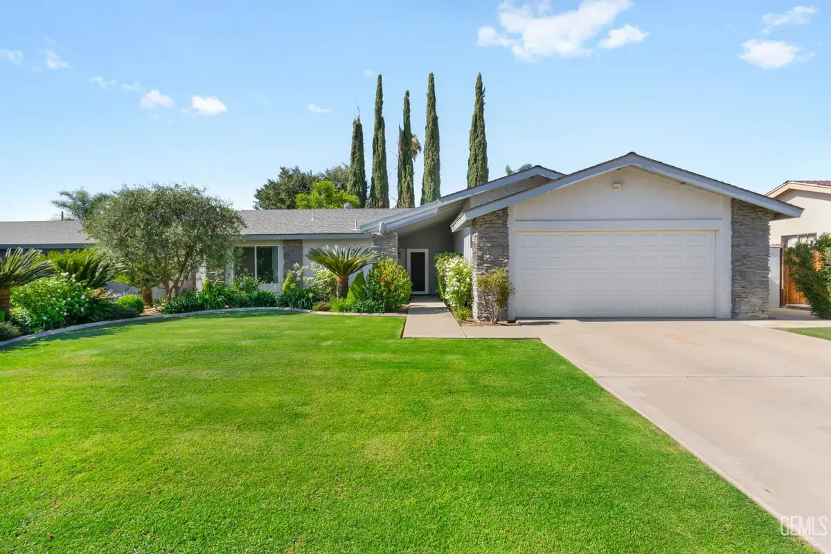 8924 BUTTERNUT AVENUE, Bakersfield, CA 93306 - #1