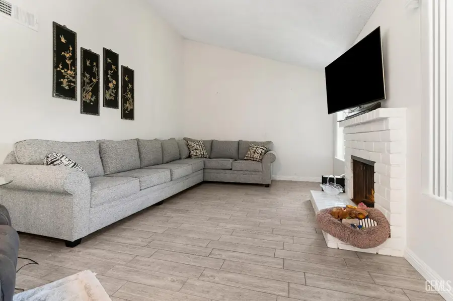 8924 BUTTERNUT AVENUE, Bakersfield, CA 93306 - #2