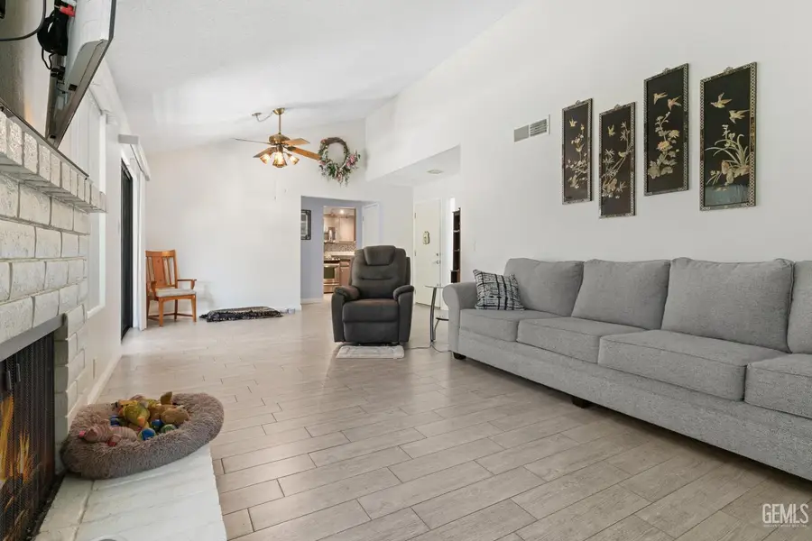 8924 BUTTERNUT AVENUE, Bakersfield, CA 93306 - #3