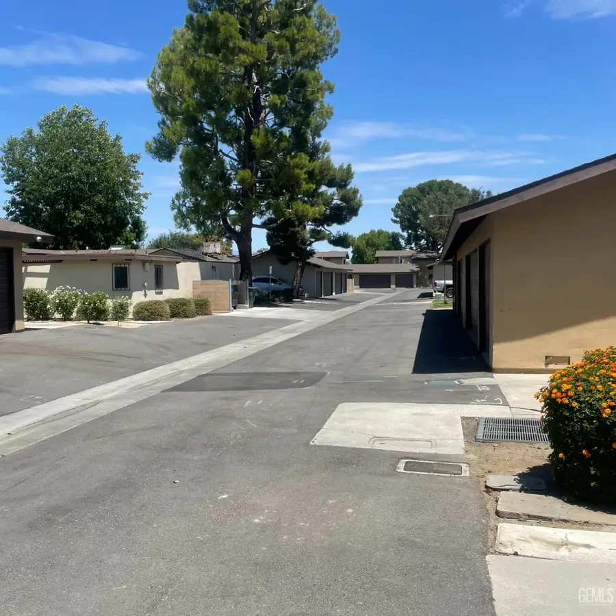 4800 TREANNA AVENUE #U11B, Bakersfield, CA 93309 - #2