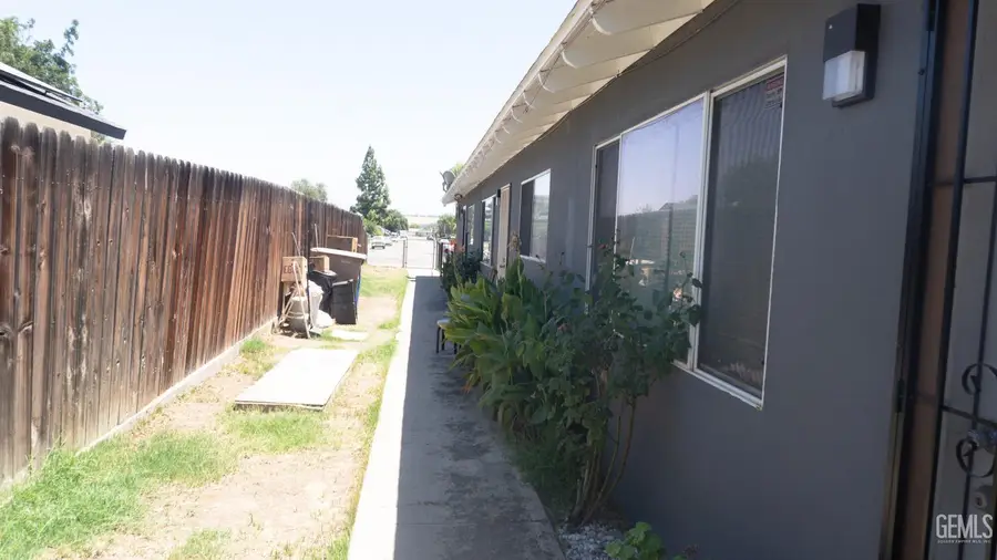 713 IRIS STREET, Bakersfield, CA 93308 - #3