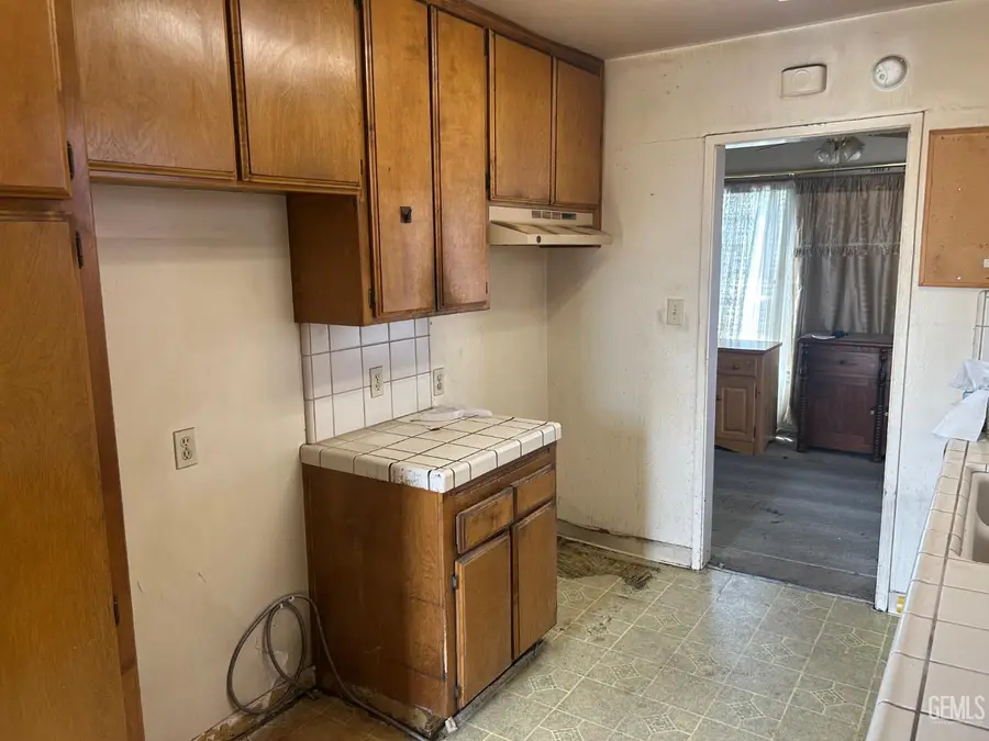 211 S BROWN, Bakersfield, CA 93307 - #2