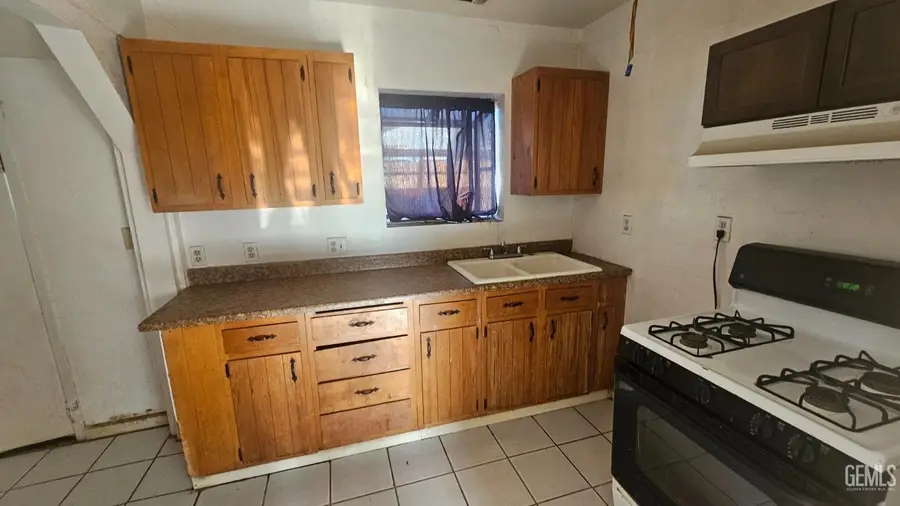 434 FRANCIS STREET, Bakersfield, CA 93308 - #2