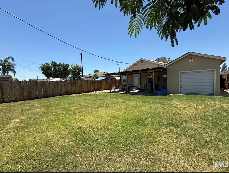 2512 BARNETT STREET, Bakersfield, CA 93308 - #2