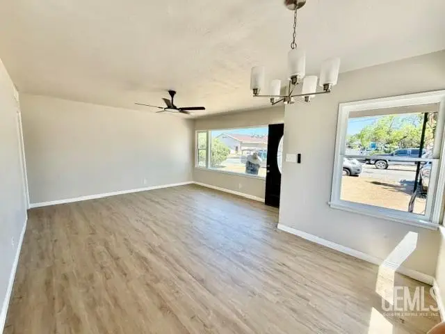 13 LA MESA DRIVE, Bakersfield, CA 93305 - #3