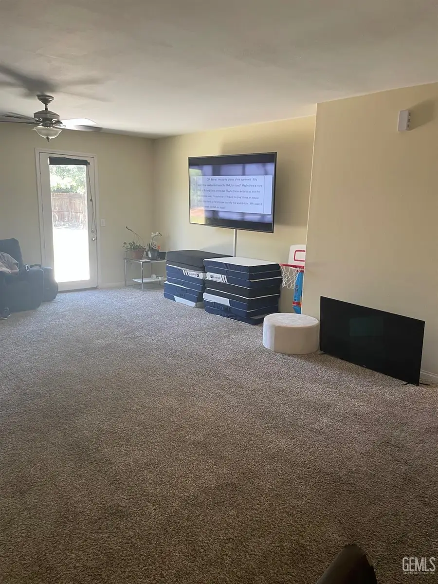 8011 AMBER CREEK ROAD, Bakersfield, CA 93313 - #2