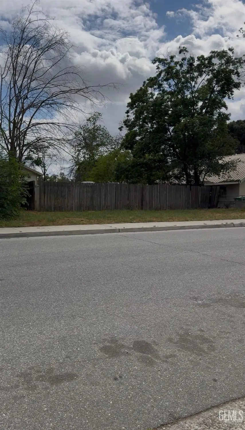 9817 GLENN STREET, Bakersfield, CA 93312 - #3