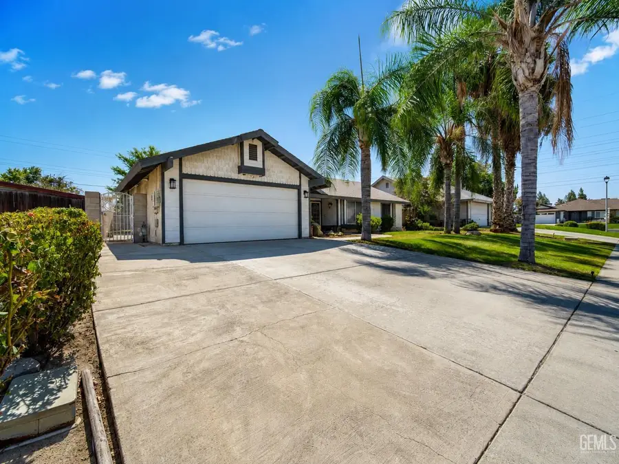 3104 HOLBROOK STREET, Bakersfield, CA 93312 - #2