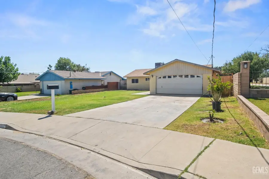 912 CRANE STREET, Bakersfield, CA 93306 - #3