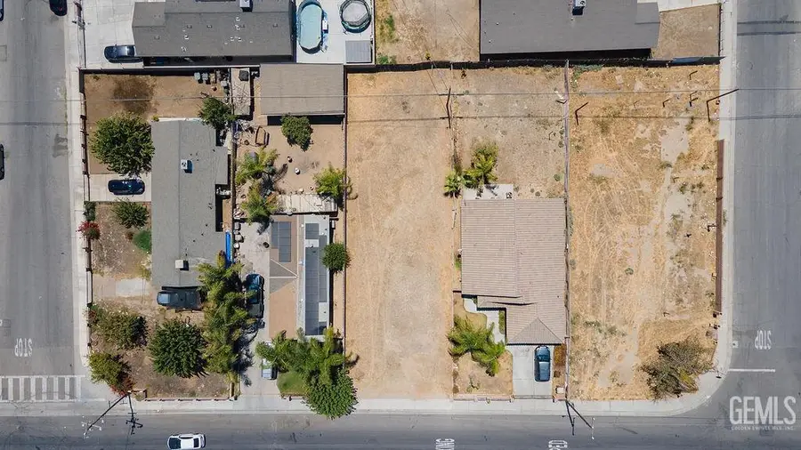 0 E 1211 E PLANZ RD, Bakersfield, CA 93307 - #3