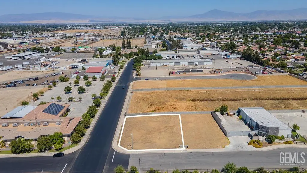 5100 PAMPAS LANE, Bakersfield, CA 93313 - #1
