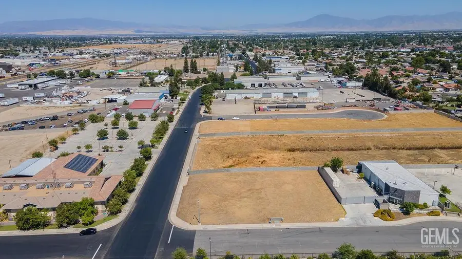 5100 PAMPAS LANE, Bakersfield, CA 93313 - #3