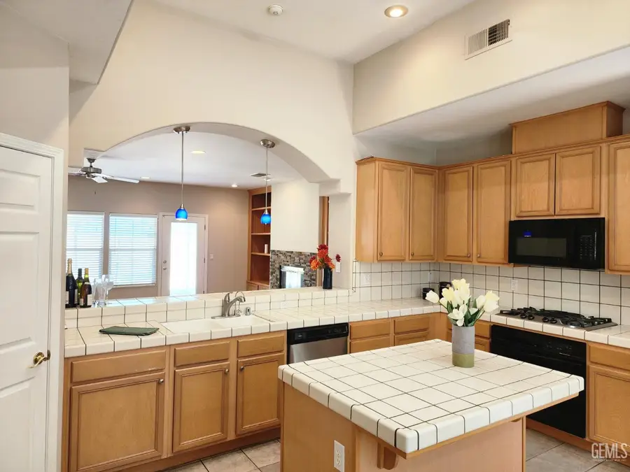 11512 MARAZION HILL COURT, Bakersfield, CA 93311 - #2