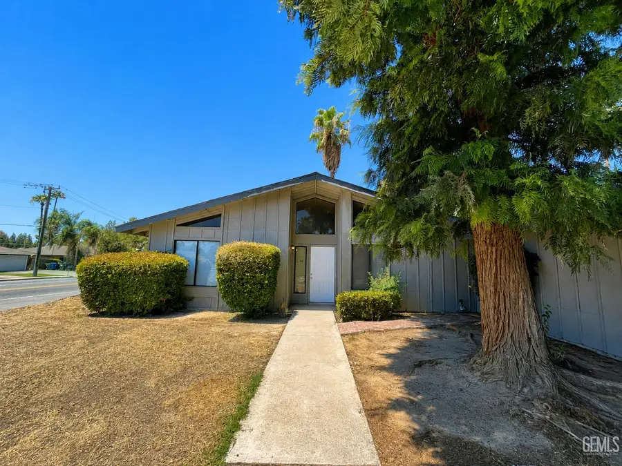 3213 S REAL ROAD, Bakersfield, CA 93309 - #2