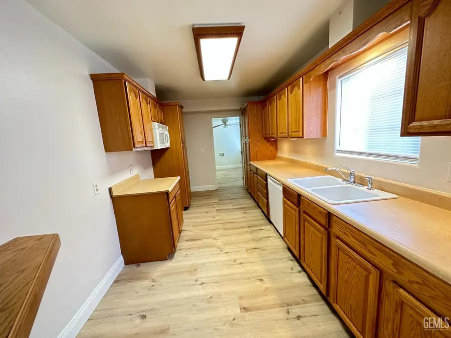 200 WESTERN DRIVE, Bakersfield, CA 93309 - #3