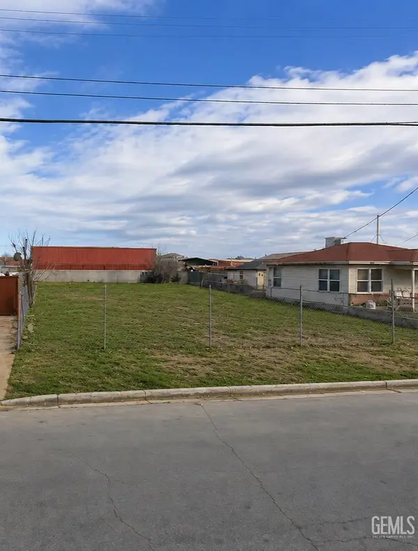 1013 COLLINS WAY, Bakersfield, CA 93307