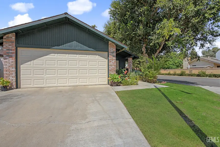 3801 PARK VIEW DRIVE, Bakersfield, CA 93311 - #3