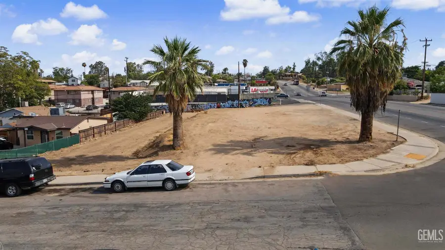 1330 PEARL STREET, Bakersfield, CA 93305 - #3