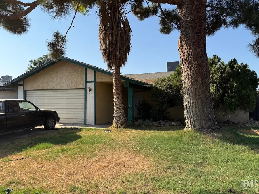 1716 SAINT CLAIR COURT, Bakersfield, CA 93304 - #2