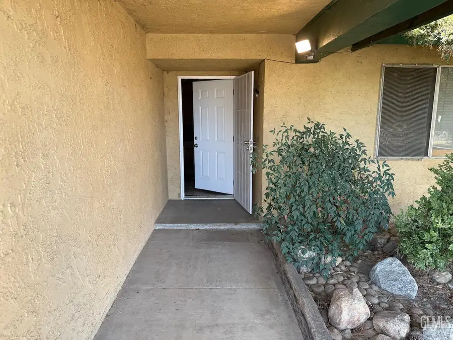 1716 SAINT CLAIR COURT, Bakersfield, CA 93304 - #3