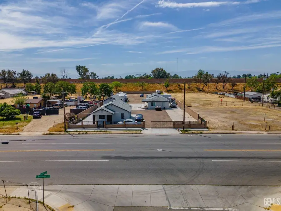 911 E BRUNDAGE LANE, Bakersfield, CA 93307 - #2