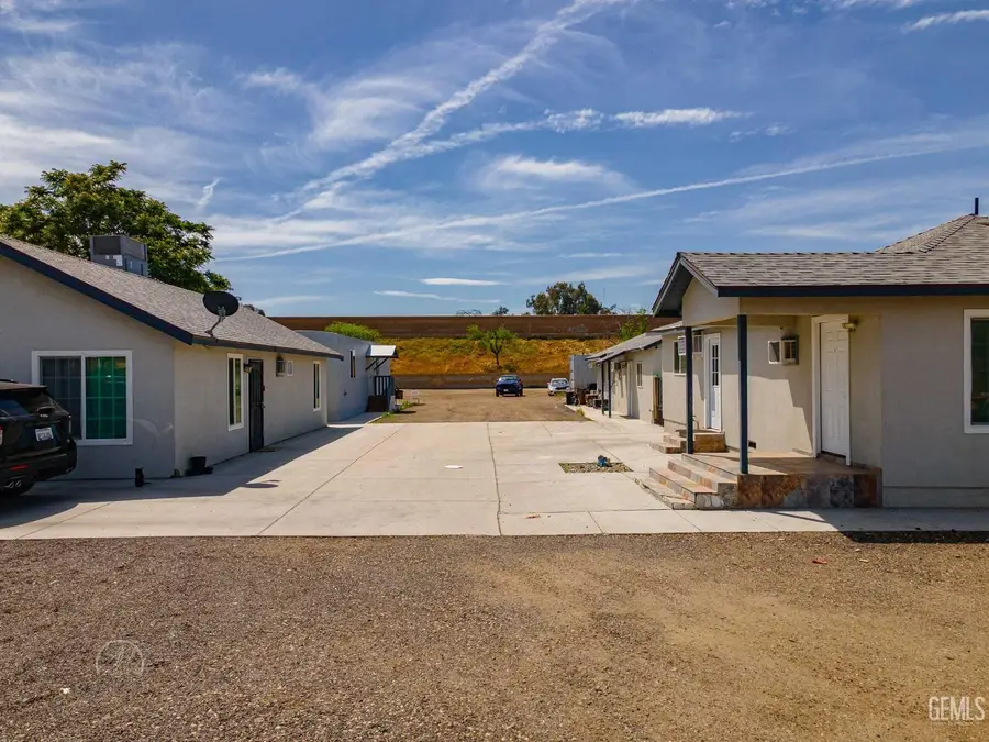 911 E BRUNDAGE LANE, Bakersfield, CA 93307 - #3