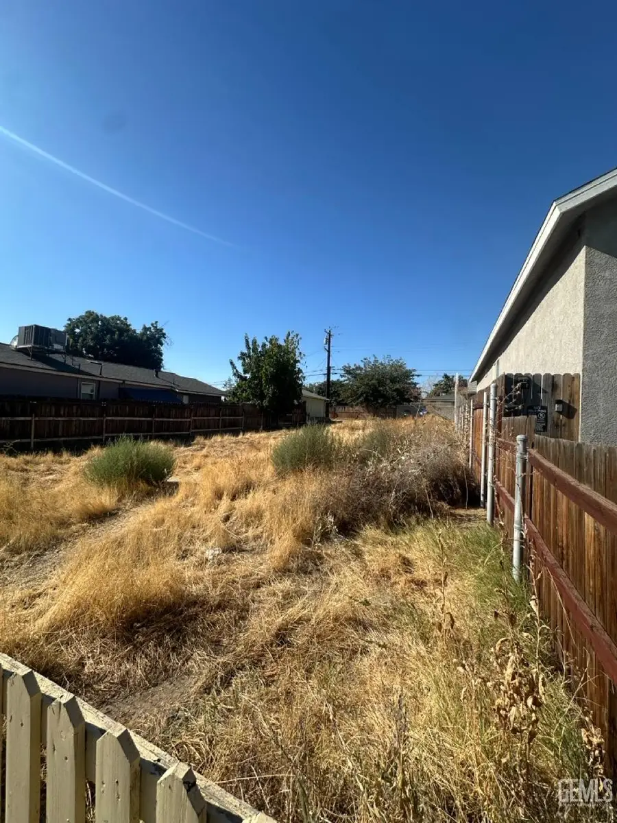 311 WOODROW STREET, Taft, CA 93268 - #2