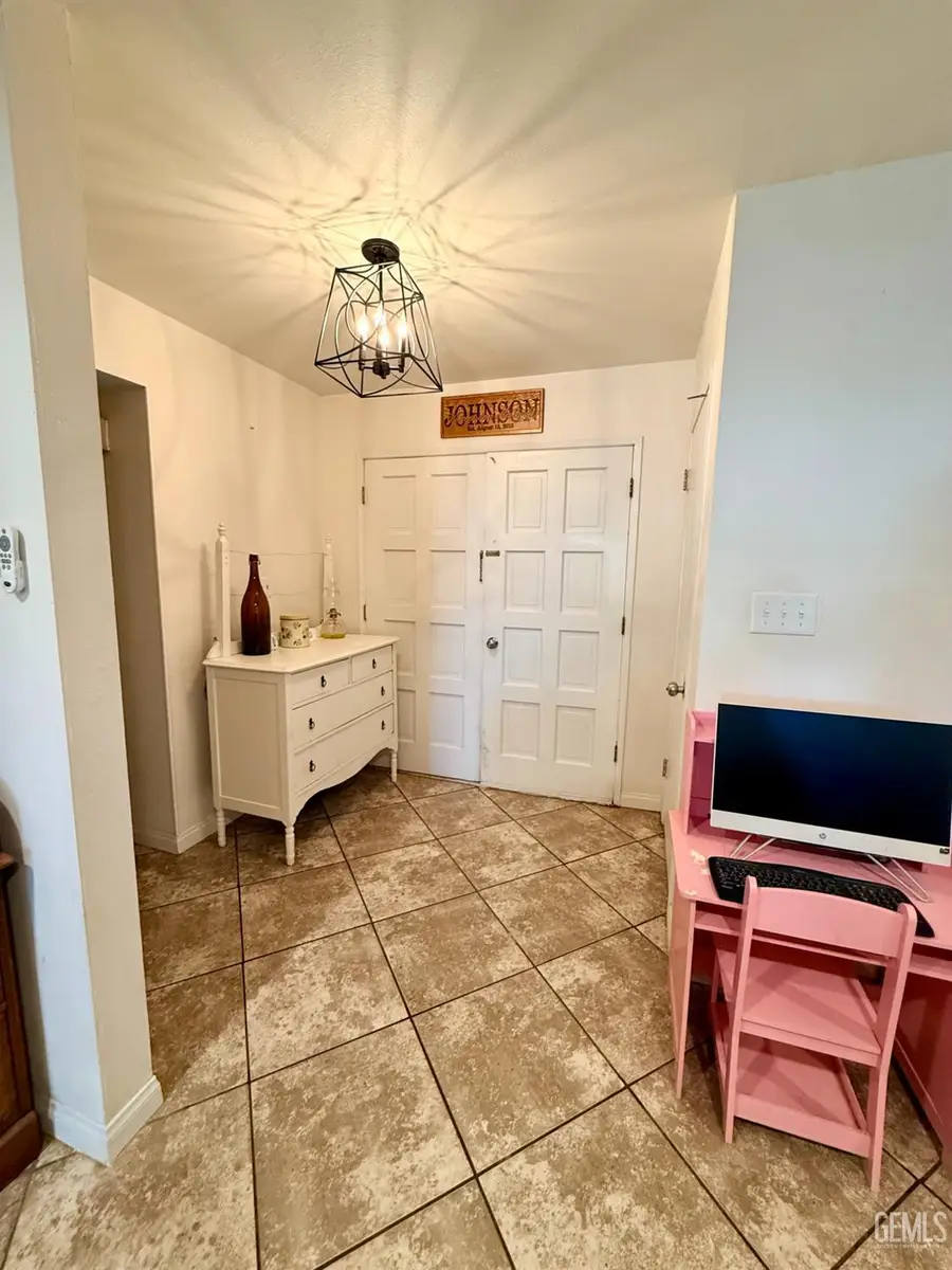 4601 MCCRAY STREET, Bakersfield, CA 93308 - #3